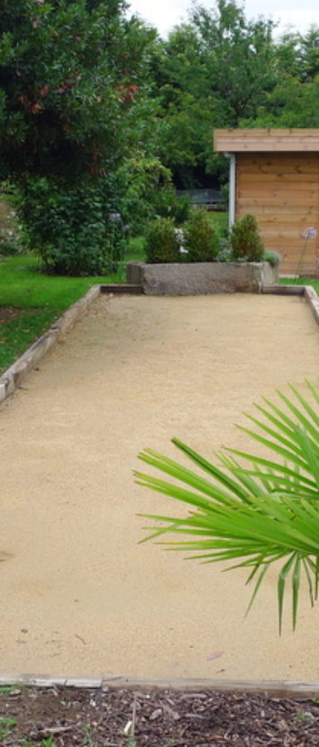 Un terrain de pétanque à la maison