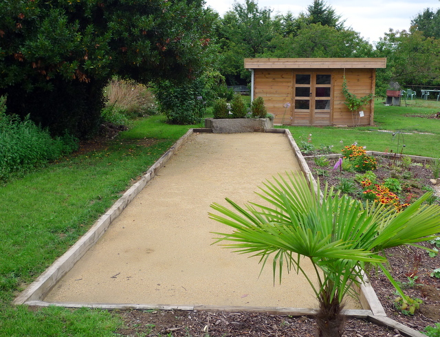 Un terrain de pétanque à la maison