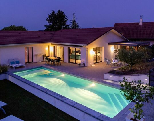 bassins, abords piscine, eau et lumière dans le jardin avec Ameline Arbora